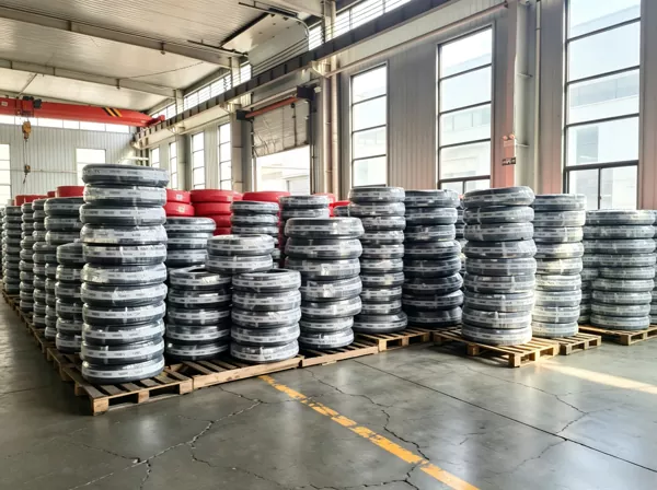 ¿Cómo funcionan las mangueras de caucho reforzadas con tela? Hebei Zhehan Rubber & Plastic Products Co., Ltd. explica los principios básicos de las mangueras de transferencia flexibles industriales.
